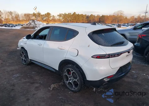 2024 Alfa Romeo Tonale Veloce Eawd z USA, uszkodzony, nr VIN ZASPATDW5R3032647